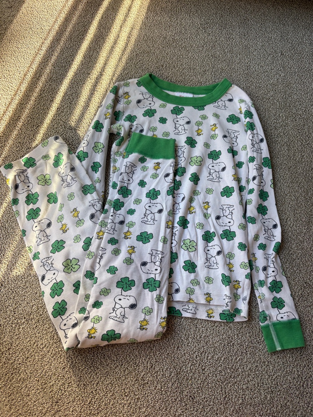 Peanuts White and Green Snoopy Shamrock Pajama Set